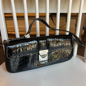 Guess Black Shoulder Bag with Sleek Design